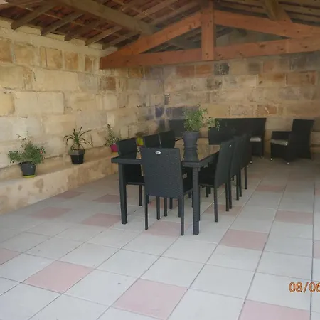 La Bertonniere לינה וארוחת בוקר *